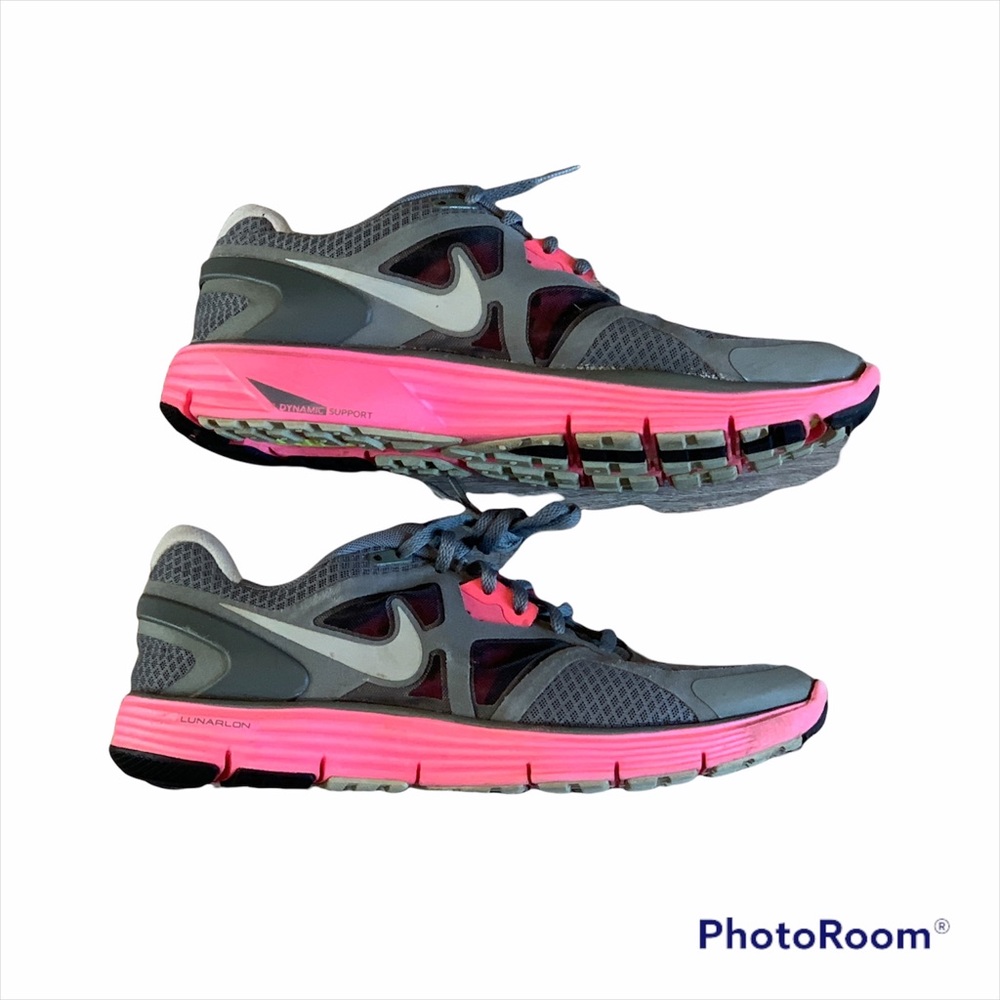 💖Host Pick 💖NIKE Lunarglide 3 Grey & Pink Sneaker Size 10 but isn't tight.